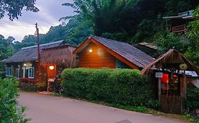 แม่อุ๊ยที่พักติดน้ำ&mae oui next to the water